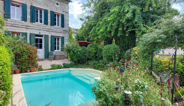 Maison piscine vue rivière