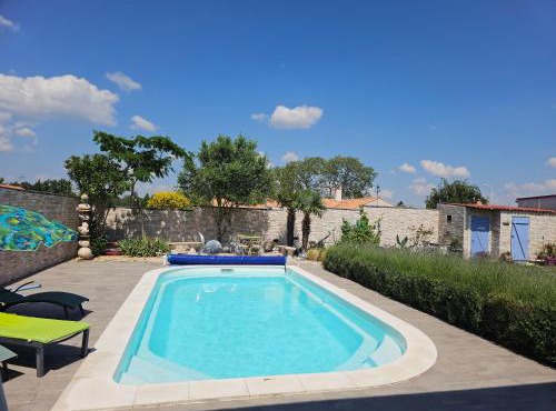 maison piscine clos ,wifi, pas de chien , 2 chambres près de la mer