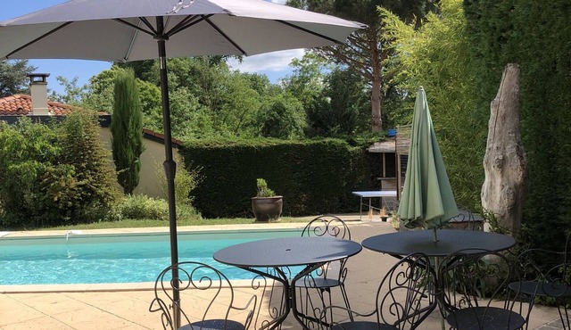 Maison, Piscine Privée et Terrain de Boules, au Calme