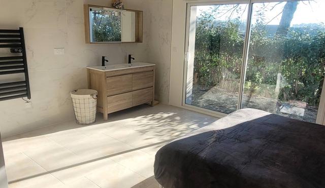 Maison PMR Bord d Étang Avec Atelier Pèche. Animaux de Compagnie Acceptés !