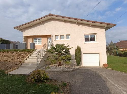 Maison poligny avec grande terrasse