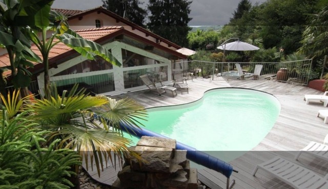Maison Pour 10 Personnes Avec Piscine et spa a 20 mns de Biarritz