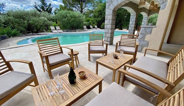 Maison Pour 12 Personnes, 5 ch, 1ha de Terrain Sans Vis-à-vis, Piscine Chauffée