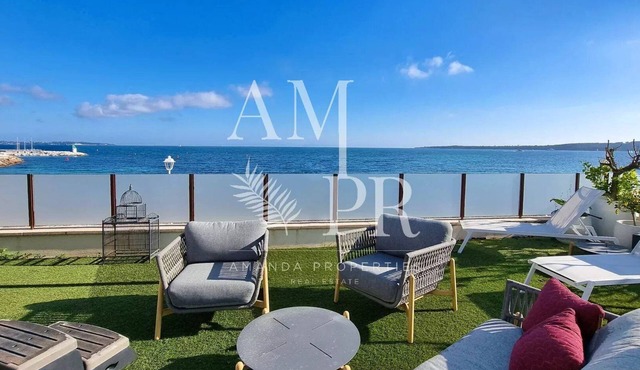 Maison Première ligne - eyes in the water - facing the beach