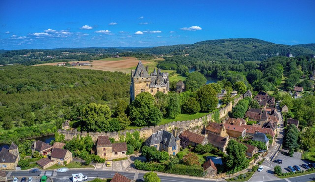 Maison Proche de Sarlat, au Pied du Château de Monfort