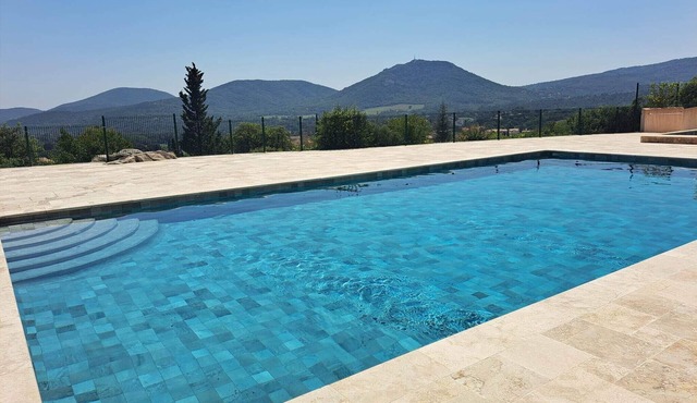 MAISON PROVENÇALE DANS RÉSIDENCE PRIVÉE