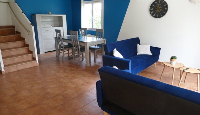 Maison Provençale de 4 Chambres au Calme