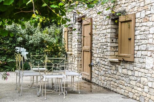 Maison provençale avec piscine et vue