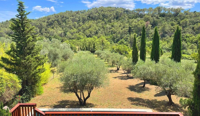 Maison Provençale Avec Piscine Dans un Hameau Paisible