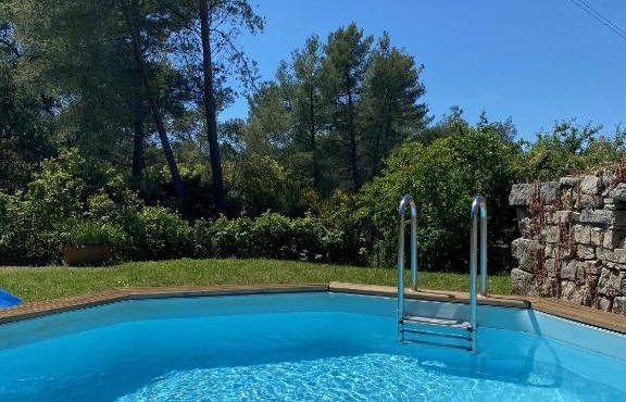 Maison provençale sur 800m² de terrain et piscine