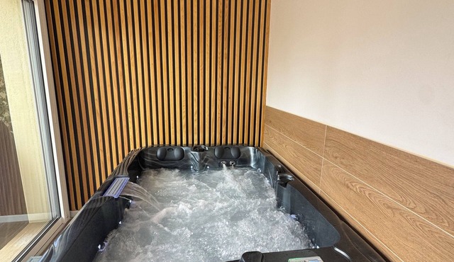 Maison Rénovée Avec un Jacuzzi Privatif. A 7 Minutes à Pieds du Centre-ville