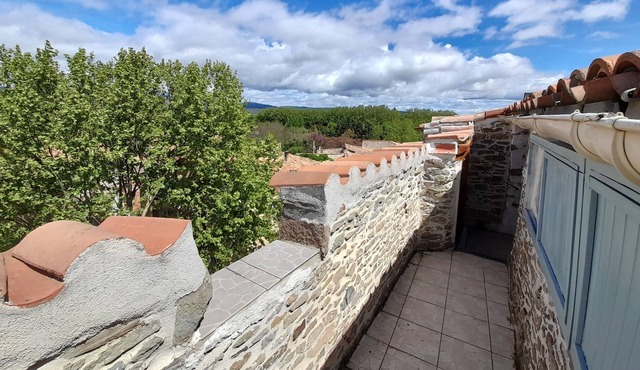 Maison Rénovée Dans un Ancien Rempart Médiéval