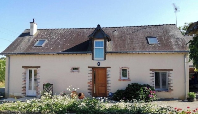 Maison Rénovée Avec Goût au Cœur du Bocage Mayennais