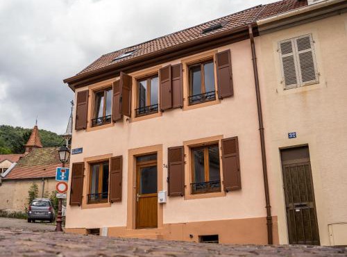 Maison rénovée au cœur de Thann : 3 chambres, cuisine équipée, proche randonnées et villes alsaciennes - FR-1-744-11