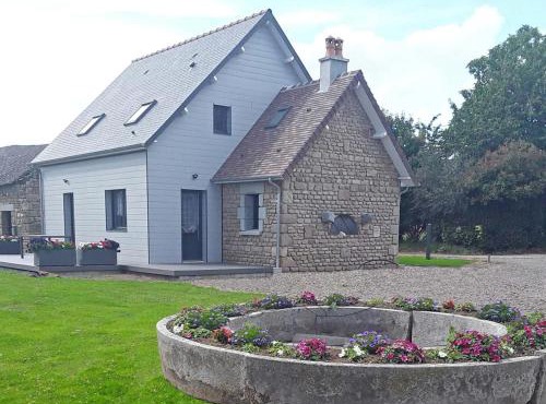 Maison rénovée avec jardin clos, 3 chambres, recharge EV gratuite, proche Suisse Normande - FR-1-497-178