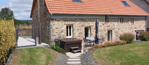 Maison rénovée dans le bocage Normand avec jacuzzi