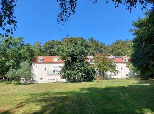 Maison rénovée proche du Rocher de Cheffois avec Wifi - FR-1-426-587