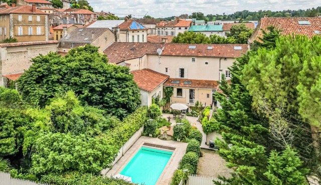 Maison Regence - Four Bedroom Villa, Sleeps 8