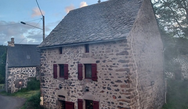 Maison Restaurée: "lou Cantou des Randonneurs", Proche de Sentiers de Randonnées