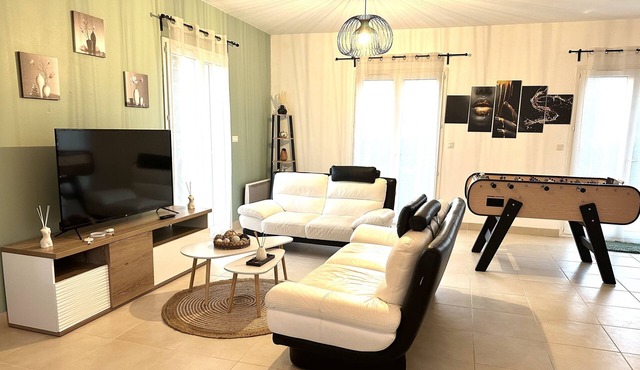 Maison Romantique ou Familiale Avec Jacuzzi, Sauna, Salle de Cinéma, Babyfoot