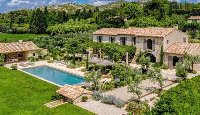 Maison Sanctuaire - Five Bedroom Villa, Sleeps 10