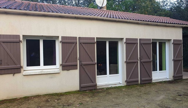 Maison Située en Forêt, à 1,5 km de la Mer. La Tranquillité est Assurée