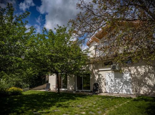 Maison sous le noyer