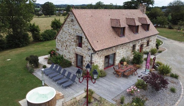 Maison spacieuse avec jardin, spa et salle de jeux - FR-1-497-187