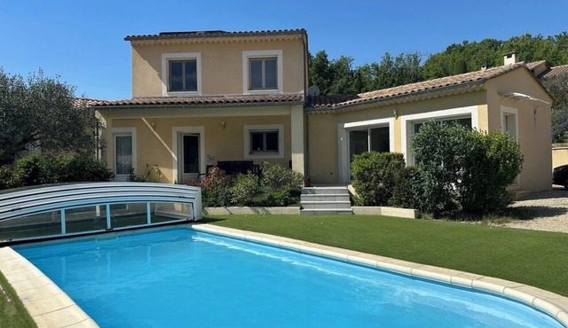 Maison spacieuse, piscine privée et vuenSpacious home private pool n5 min Buis