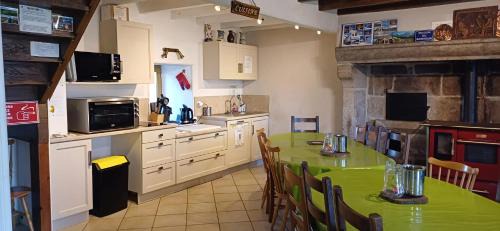 Maison spacieuse à Bertignat avec jardin et espace jeux,