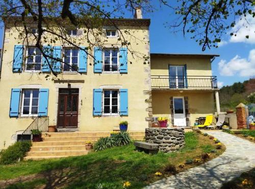 Maison spacieuse à Domeyrat + grand jardin