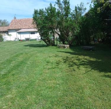 Maison spacieuse à Vic-Fezensac avec jardin