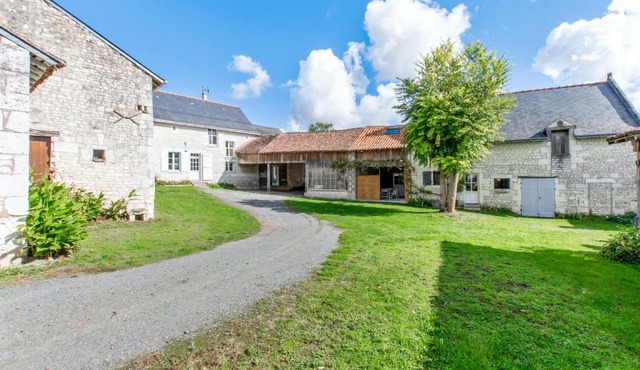 Maison spacieuse à Assay avec jardin et cheminée