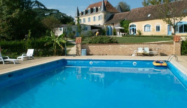 Maison spacieuse au cœur de Queyssac avec jardin