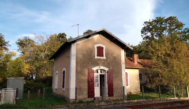 Maison spacieuse avec jardin à Lathus-Saint-Rémy, 160 m², barbecue