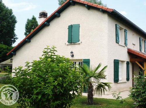 Maison spacieuse avec jardin et cheminée à Renaison - FR-1-496-110