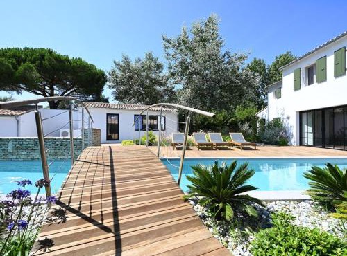 Maison spacieuse avec piscine et accès plage - FR-1-434-69