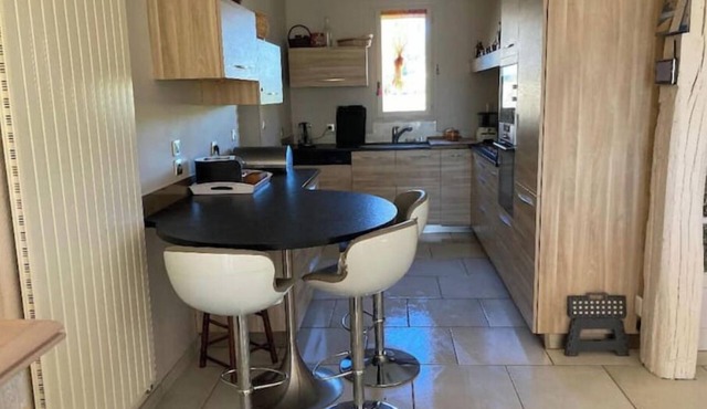 maison spacieuse - grand jardin clos - nombreux jeux - 12 couchages - 5 chambres