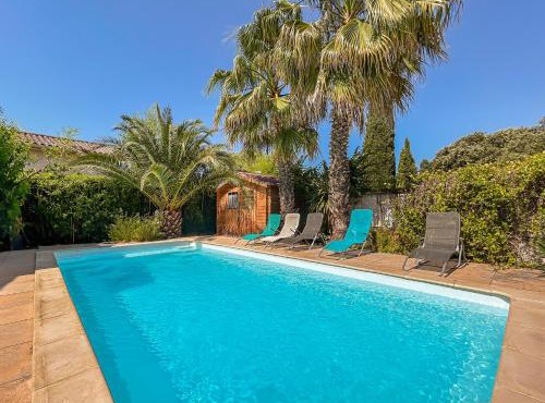 Maison spacieuse, piscine parking privé & jardin