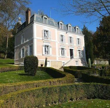 Maison Stella Cadente, Maison d'hôtes Artistique et Jardin à Provins