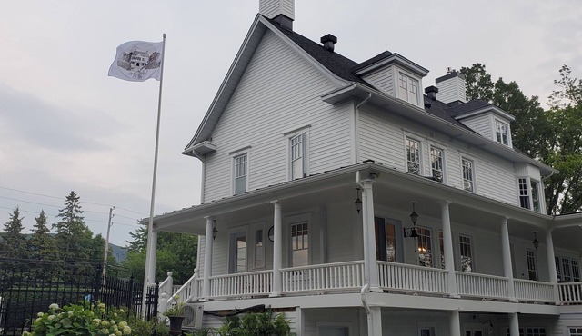 Maison sur le Bord de L'eau et vue sur la Montagne St-hilaire