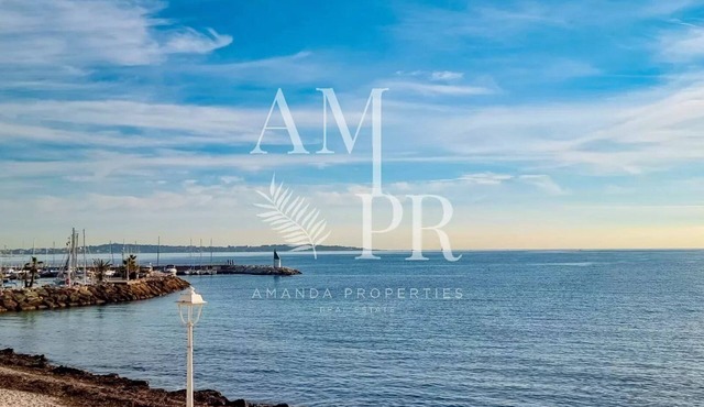 Maison sur la Mer, à 10 Mètres des Plages!