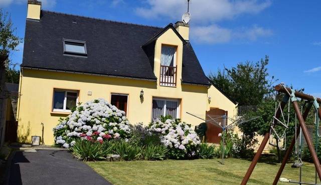 MAISON SUR TERRAIN CLOS EN MITOYEN AVEC UN AUTRE GITE POUR 2 PERSONNES