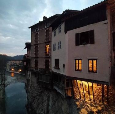 Maison suspendue avec jacuzzi privatif