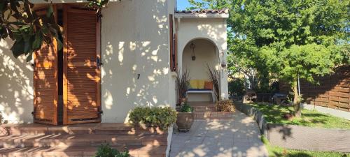 Maison T2 Climatisée avec petit jardin dans impasse calme
