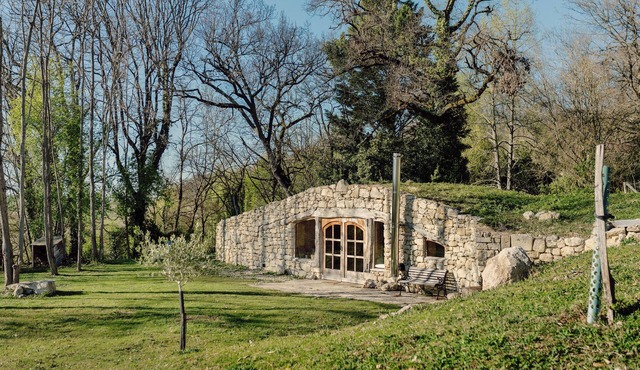 Maison Terre Cabanes de Fallot/sauna - cold bath/shared natural swimming pool