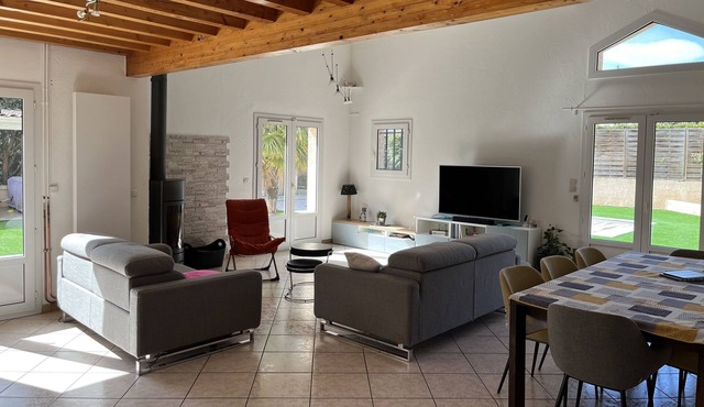 Maison Très Lumineuse Avec Dépendance + Piscine à Proximité de Lyon
