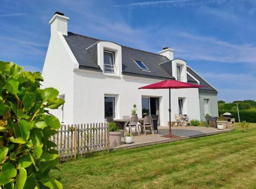 Maison traditionnelle et moderne avec vue mer