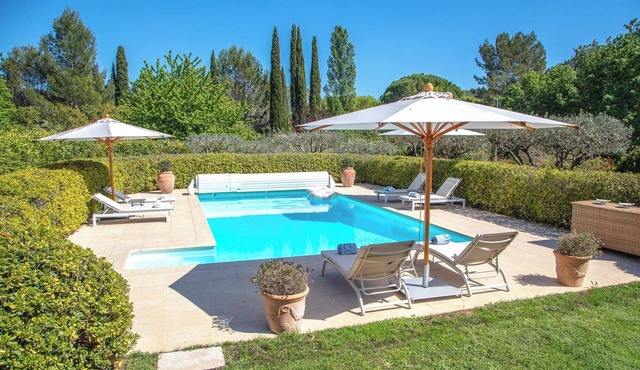 Maison Tulip Salernes - Guest House sleeping 6. Pet friendly with heated pool