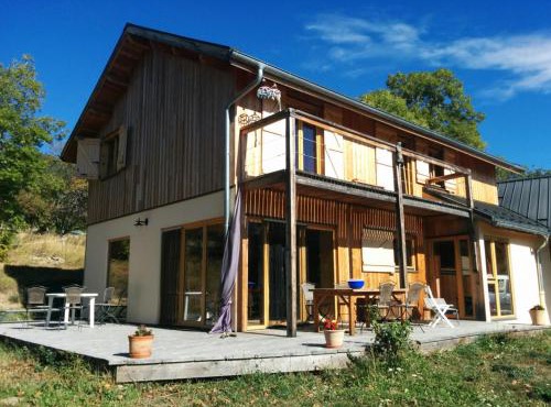 Maison type chalet au calme dans les Alpes du Sud